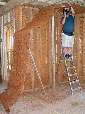 Lehká stavba: opláštění dřevěných příček a stropů. Hehké příčky lze vyplnit perlitem pro zvukovou a tepelnou izolaci.